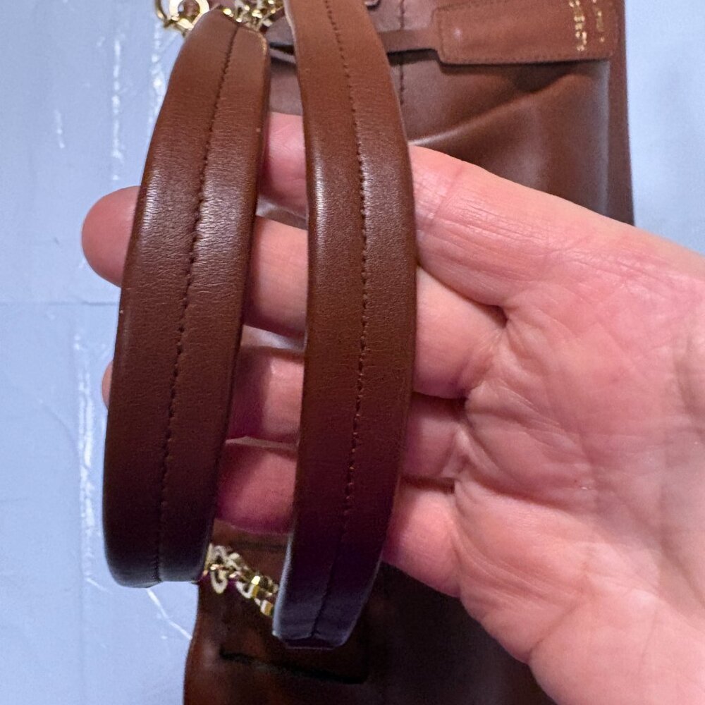 Ferragamo Gancini Brown Leather Shoulder Bag W Gold Hardwear Sz Med $3400 - Picture 15 of 16
